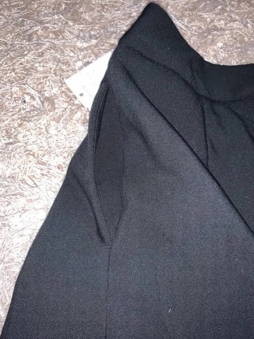 Classic Black Women's Tailored Shorts
Size 16 - Picture 5 of 6